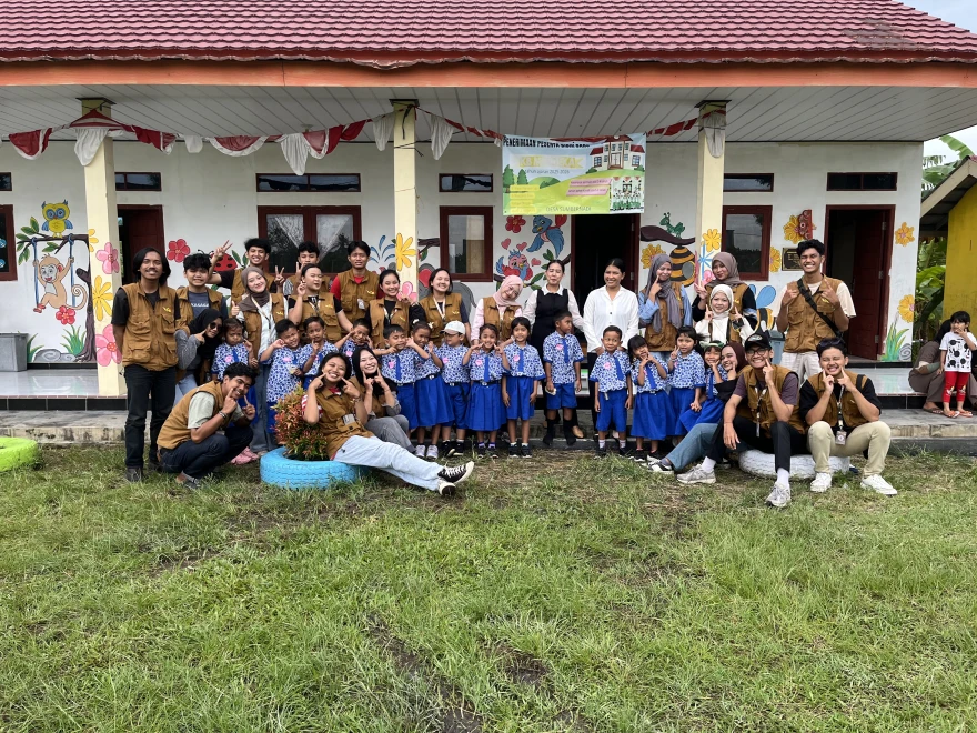 FOTO BERSAMA ANAK ANAK PAUD